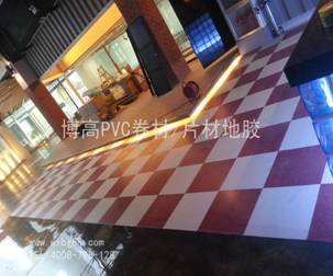 不一樣的地膠設(shè)計，不一樣的保齡球運動館