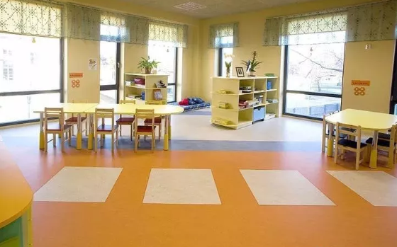 為什么對(duì)幼兒園的地面裝修而言，PVC塑膠地板是首選