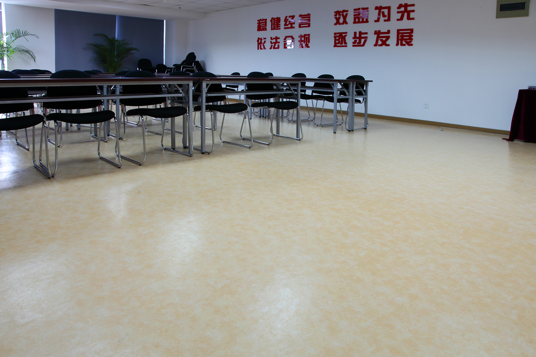 辦公室PVC塑膠地板有哪些特性？【騰方PVC地板】